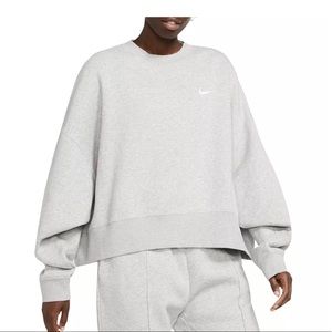 Nike Sportswear Women’s Essential Fleece Cropped Crew